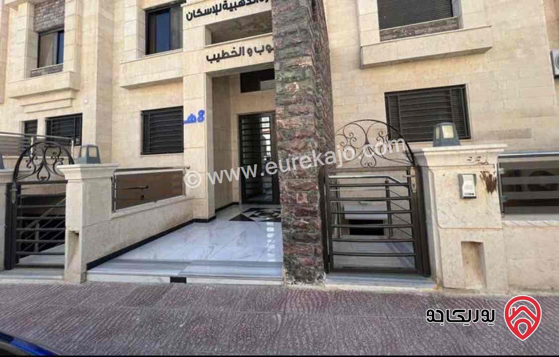 شقة شبه ارضية مساحة 200م داخلي و تراسات خارجية 200م في للبيع في عمان - الجبيهة