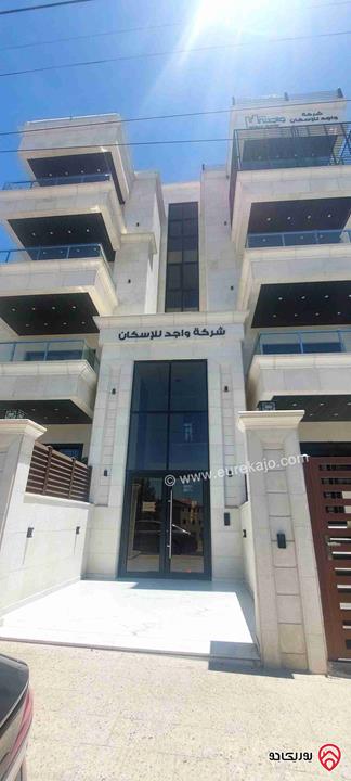 شقة سوبر ديلوكس طابق أرضي مساحة 200م داخلي و 80م خارجي للبيع في عمان - تلاع العلي 