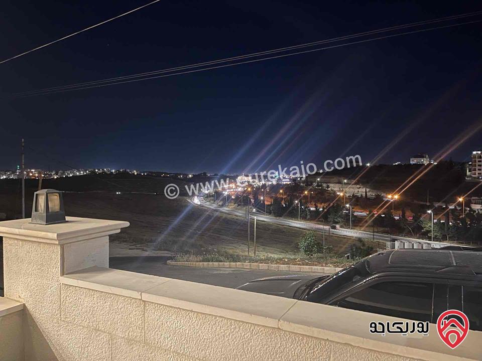 شقة ارضية تشطيب فنادق بأعلى المواصفات مساحة 240م داخلي و 260م خارجي للبيع في عمان - البنيات - طريق المطار منطقة الغباشية  