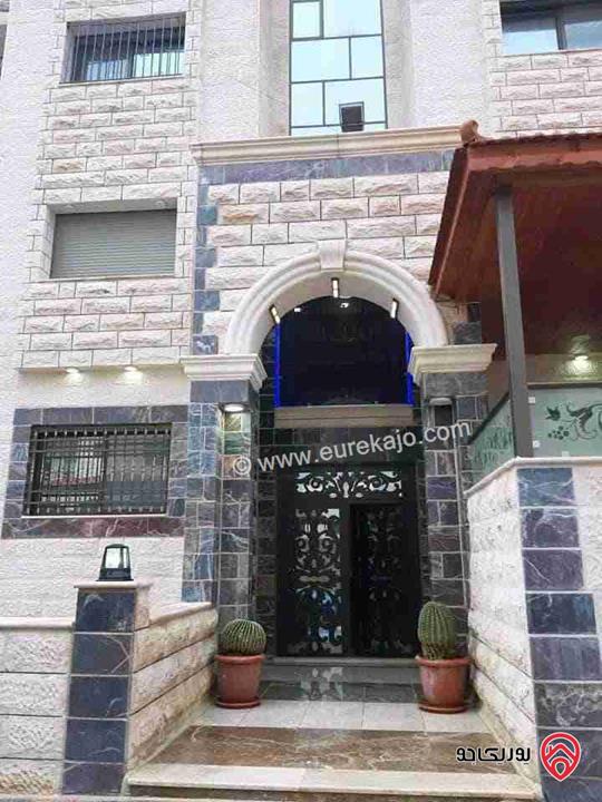 شقة واسعة مساحة 180م طابق ثاني للبيع في عمان طبربور مستعملة ثلاث سنوات