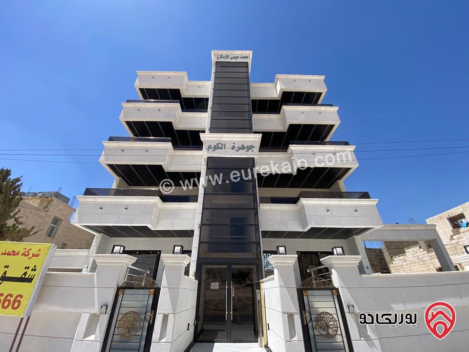 شقة سوبر ديلوكس طابق ثالث مع روف مساحة 260 م للبيع في عمان - شفا بدران