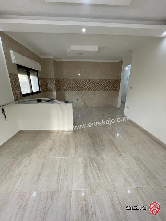 شقة تسوية يمين مساحة 130م مع ترس 20م للبيع في عمان - ضاحية الرشيد