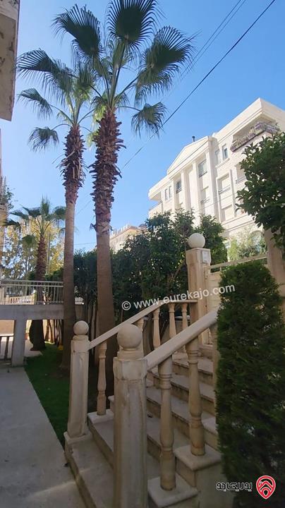 شقة ارضية دوبلكس طابقين مساحة 300م داخلي و 200م خارجي للبيع في عمان - الرابية