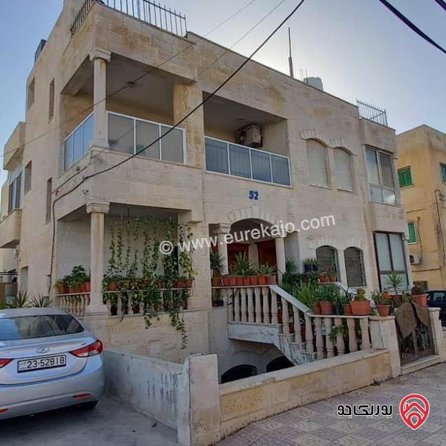 منزل مكون من 3 طوابق مساحة البناء 705م ومساحة الأرض 500م للبيع في عمان - أبو علندا