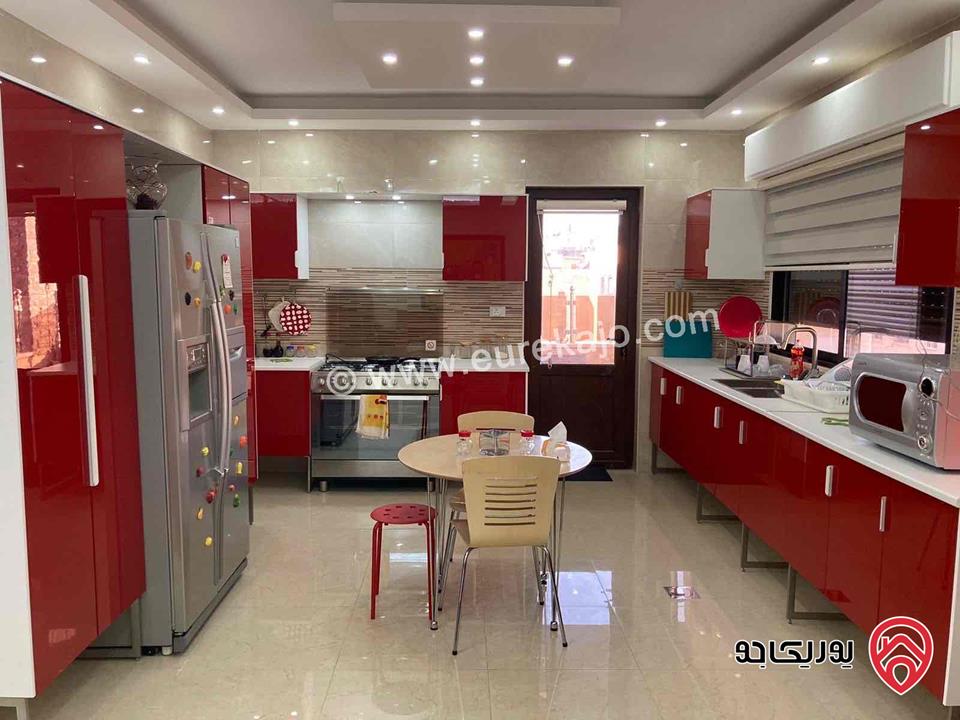 شقة ديلوكس طابق ثالث مساحة 174م مع روف 60م للبيع في عمان - ضاحية الرشيد