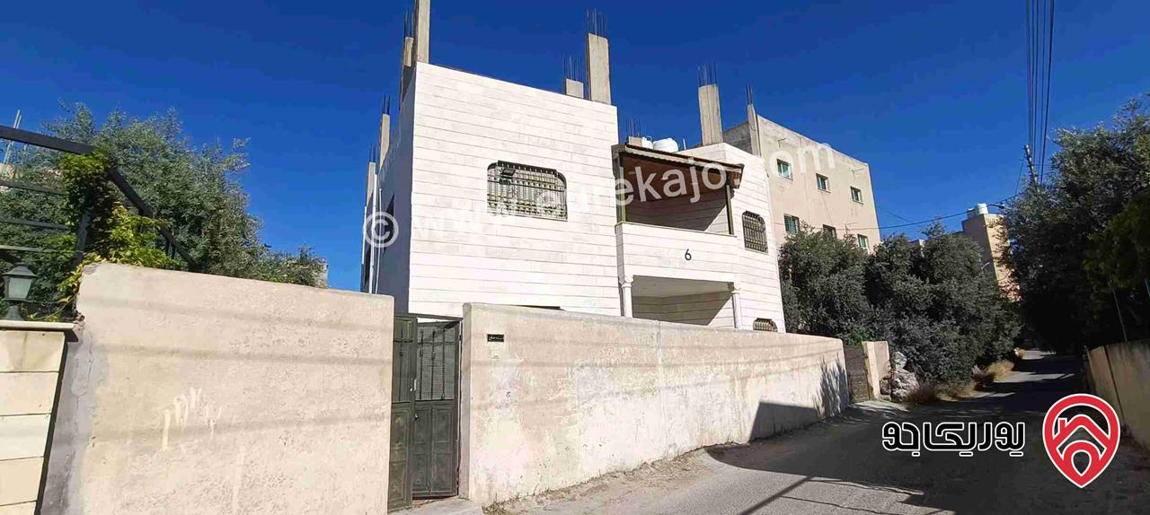 بيت مستقل مساحة 300م على أرض مشتركة مساحة 280م للبيع في عمان - عين الباشا 
