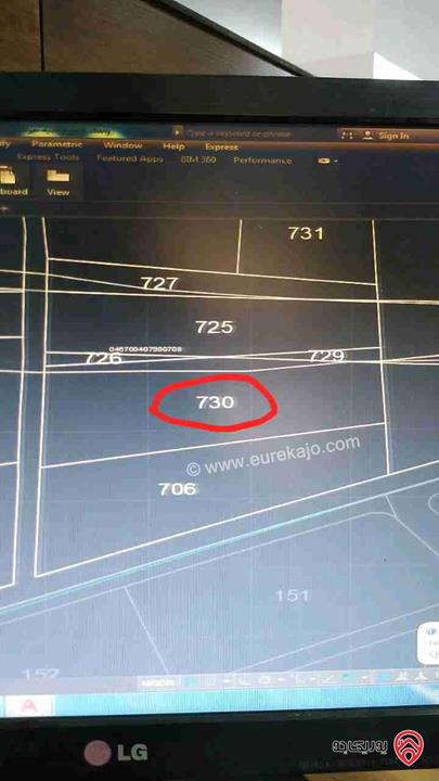 أرض للبيع المنطقة طريق المفرق اربد ما بين المنصوره والحمراء تابعة لمحافظة المفرق بلدية حوشا الأرض 10 دونم المراد بيعها 6 دونم 