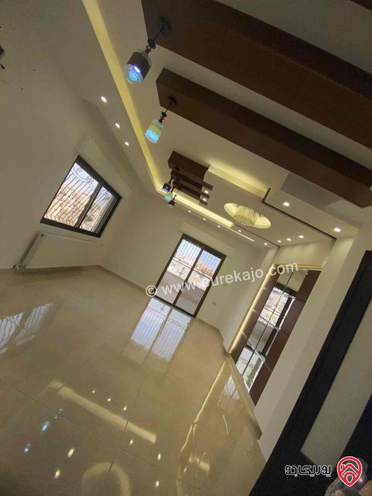 شقة فارهة مساحة 185م طابق ثالث للبيع في عمان- مرج الحمام ذات اطلالة رائعة قرب دوار البكري 