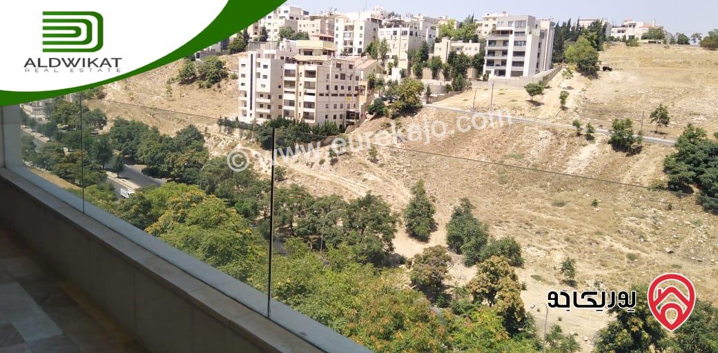 شقة للبيع في عبدون طابق ارضي مساحة البناء 328م ومساحة الارض 886م ومساحة الحديقة 50م