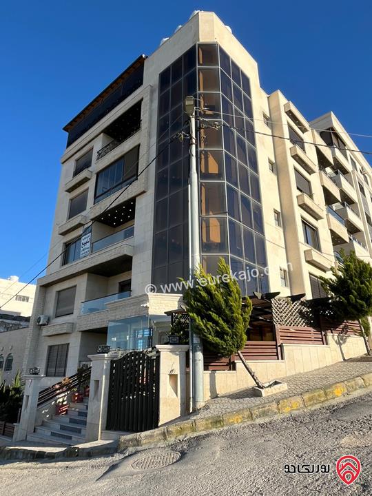 شقة طابقية مساحة 194م طابق أول للبيع في دير غبار