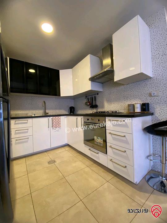 شقة مفروشة فاخرة مساحة 110م طابق ثالث للإيجار في عمان - دير غبار