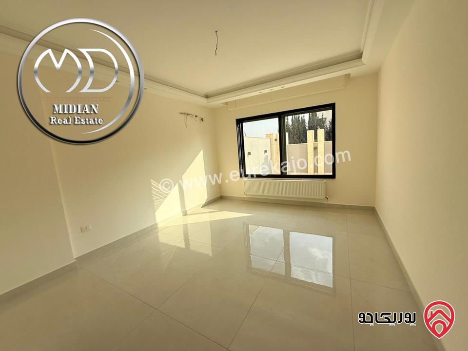 شقة دوبلكس جديدة للبيع طابق أخير مع روف في عمان - حي الصحابة مساحة 245م مع تراسات تشطيبات ديكورات سوبر ديلوكس اطلالة جميلة