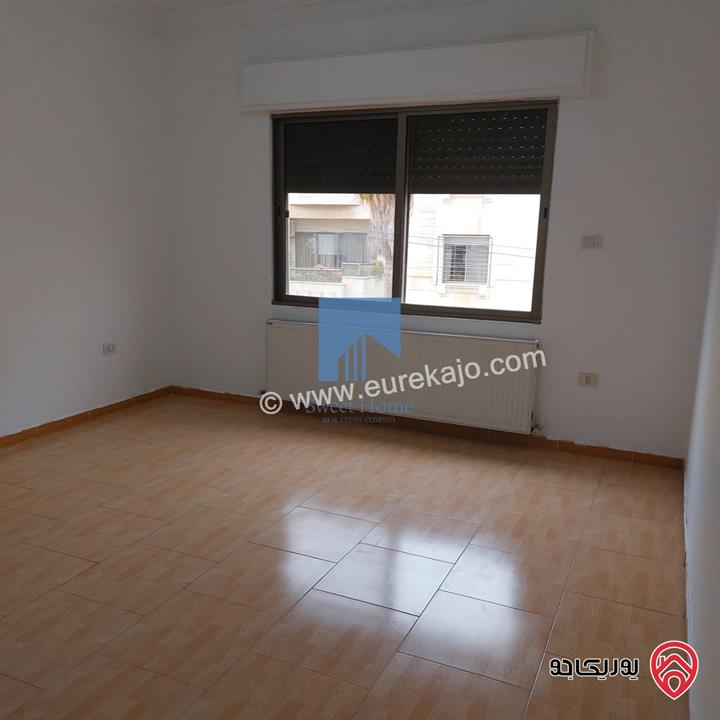 شقة مميزة طابق اول 185م  للبيع في عمان - دير غبار