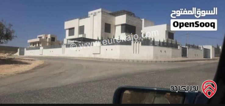 فرصة ممتازة للاستثمار أو السكن الراقي في منطقة مميزة وهادئة. أرض مساحة 2647م للبيع في عمان - ناعور طريق المطار على شارعين