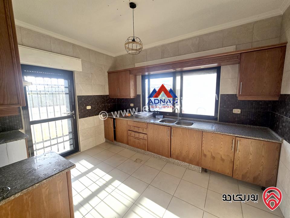 شقة فارغة طابق ثاني مساحة 100م للإيجار السنوي في عمان - الرابية