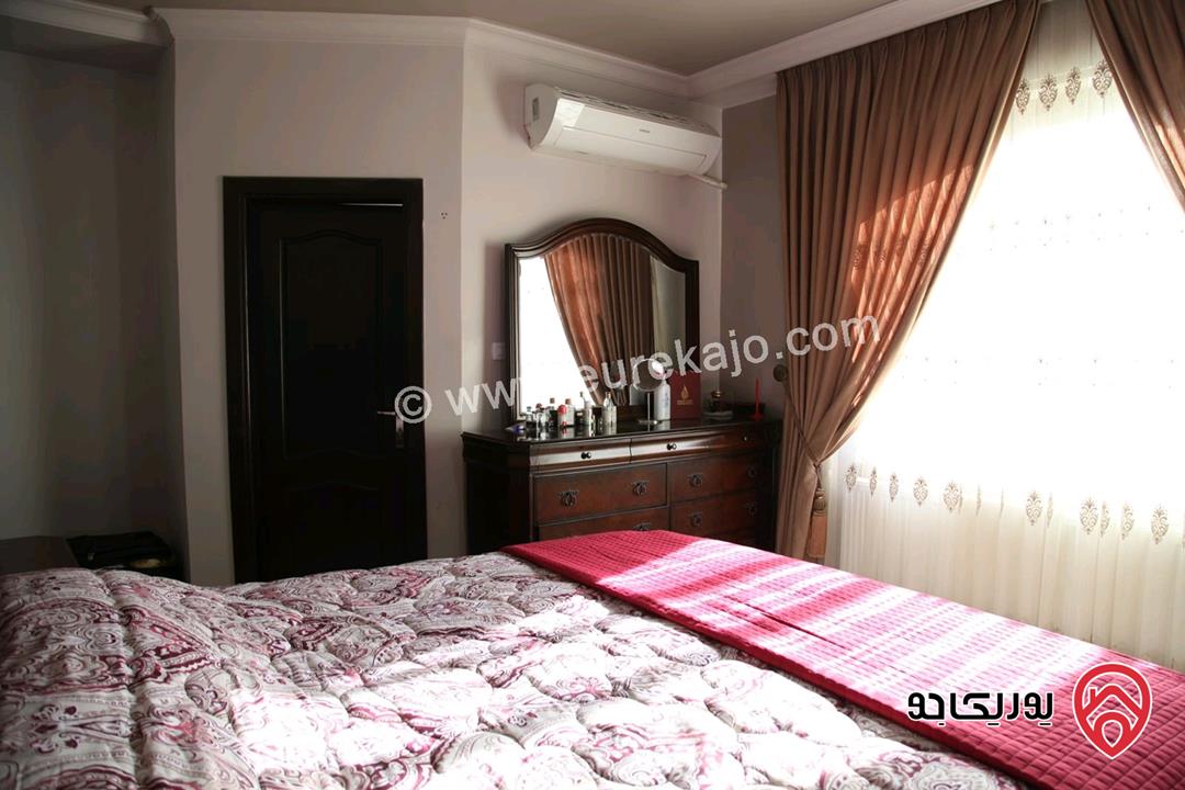 شقة طابق ثالث مساحة 190م مع روف 70م للبيع في عمان - ضاحية الرشيد 