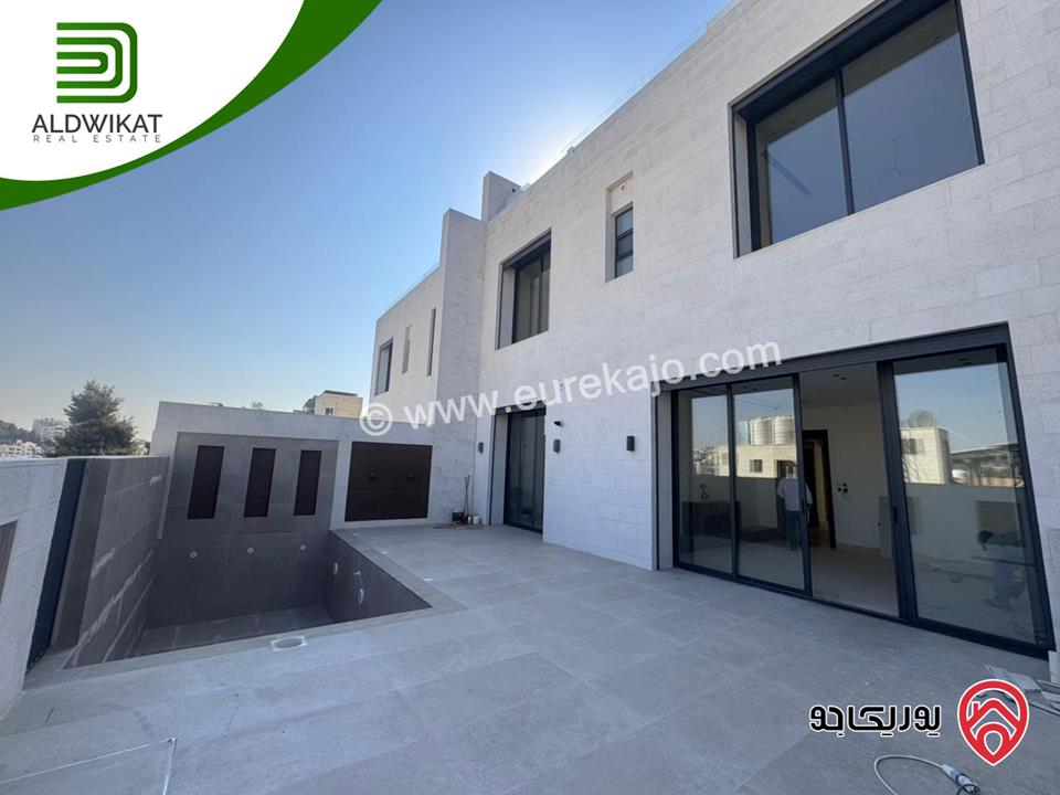 فيلا متلاصقة للبيع في عمان - دابوق مساحة الارض 500م ، البناء 780م ، الحديقة 50م والترس 150م