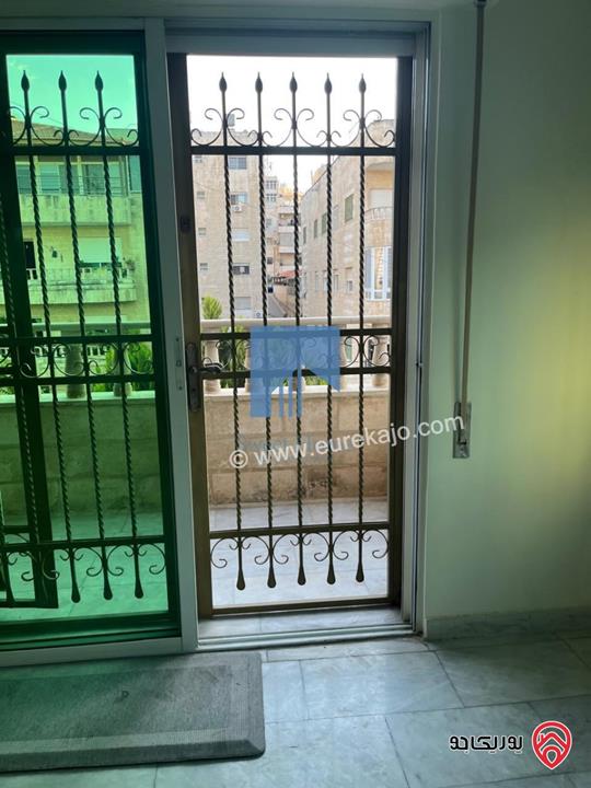 شقة مميزة للبيع في عمان - الجاردنز قرب جريدة الرأي والدستور طابق ثالث 172م مع روف ترس 60م بسعر مغري