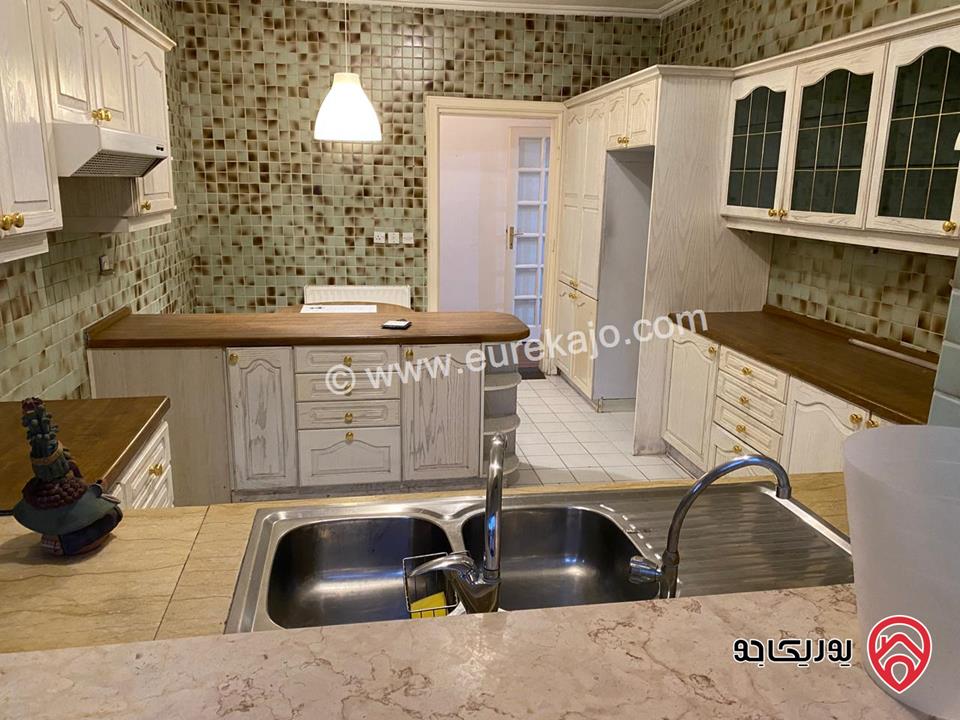 شقة طابق أول مساحة 228م للبيع في عمان - الصويفية