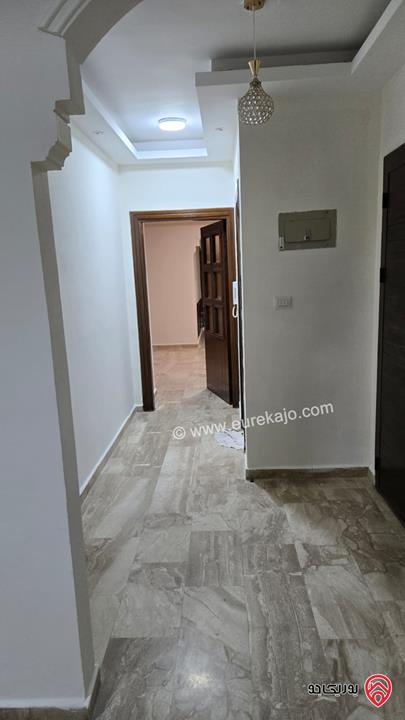 شقة شبه ارضية مساحة 200م داخلي و 100م خارجي للايجار في عمان - خلدا 