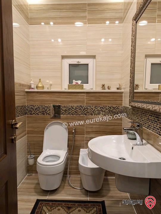 فيلا مساحة 700م على أرض 815م للبيع في عمان - ناعور