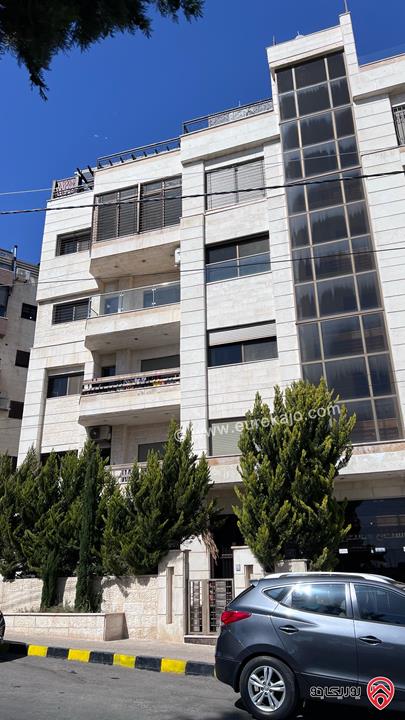 شقة طابق أخير مع روف مساحة 280م باطلالة خلابة للبيع في عمان - ضاحية النخيل من المالك مباشرة 