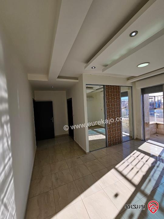 شقة طابق اول مساحة 220م مع روف 100م للايجار في عمان - الرابية