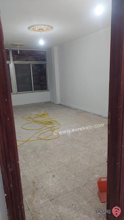 شقة طابق أول مساحة 120م للبيع في عمان - ماركا الشمالية 