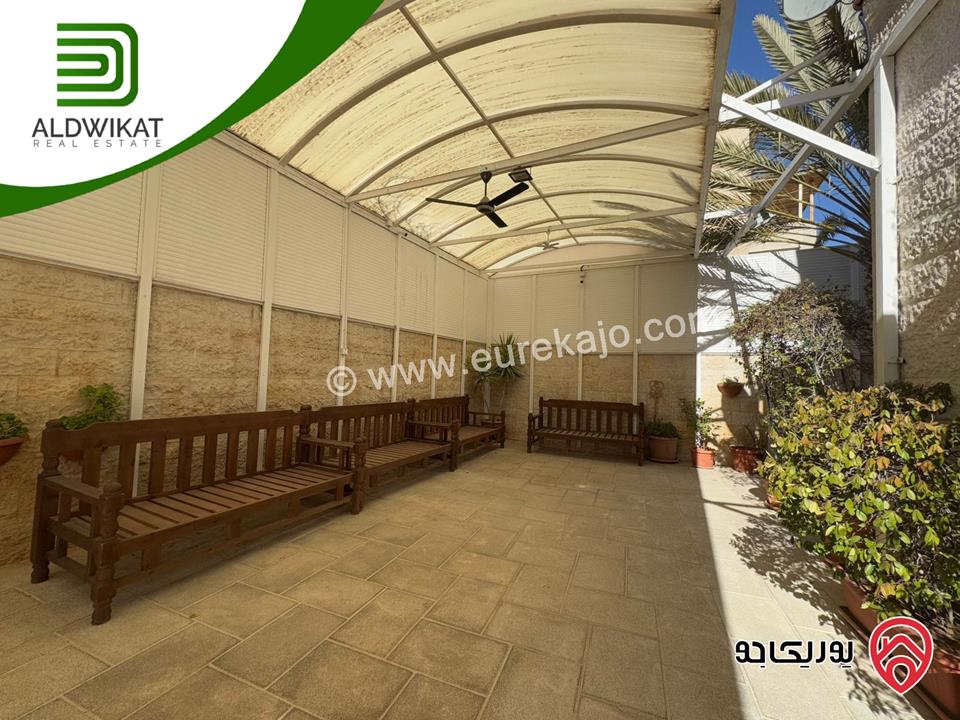 فيلا مساحة الارض 760م ومساحة البناء 800م ومساحة الحديقة 400م للبيع في عمان - الجبيهة/ خلف الجامعة الاردنية