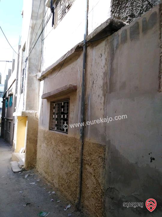 عمارة مكونة من ثلاث طوابق خمس شقق وروف للبيع في الزرقاء - الغويرية