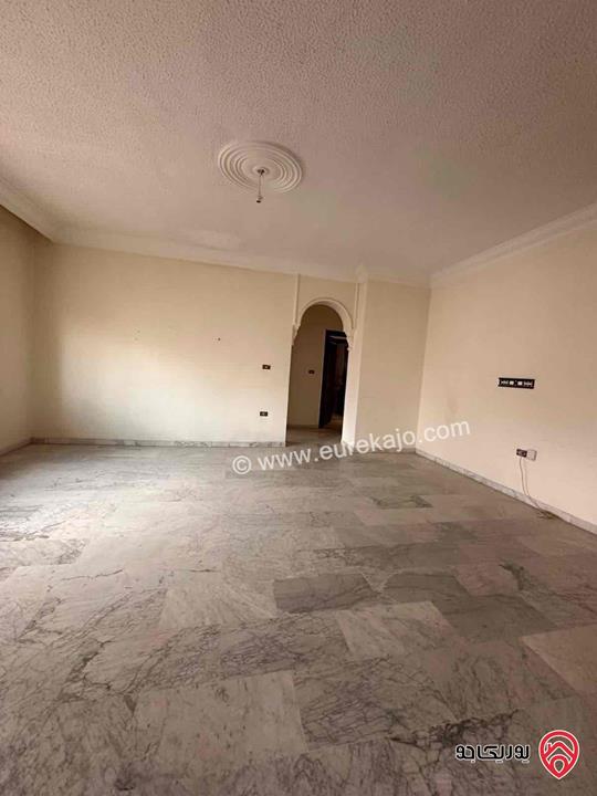 شقة طابق ثالث مساحة 300م للايجار في عمان - خلدا