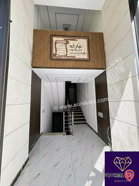 عرض خاص على اخر شقة لم تسكن طابق اخير مع روف دوبلكس مساحة 170م للبيع في عمان - الجبيهة 