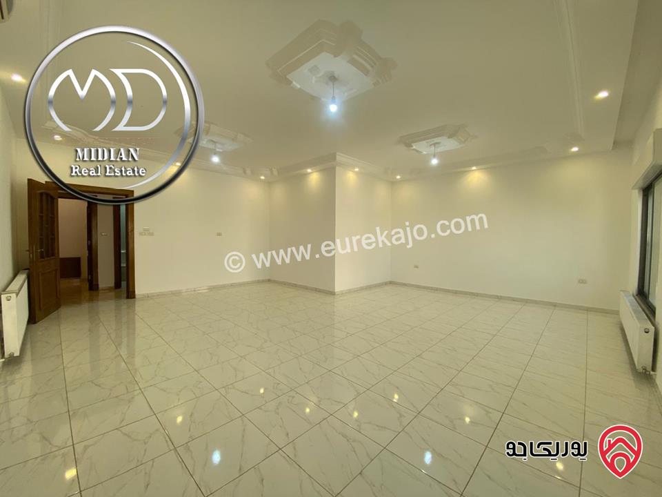 شقة فارغة للايجار في عمان - خلدا مساحة 230م طابق ثالث تشطيبات سوبر ديلوكس اطلالة جميلة بسعر مميز جداً