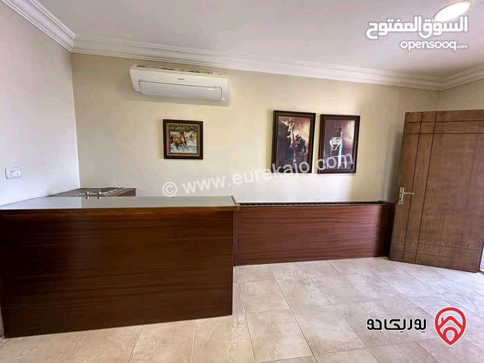 شقة مفروشة طابق ثالث مع روف مساحة 290م للايجار في عمان - طريق المطار