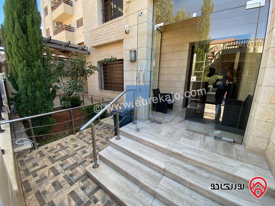 شقة أرضية مفروشة فاخرة للبيع في عمان - أم السماق مساحة 245م مع حديقة وترسات 120م