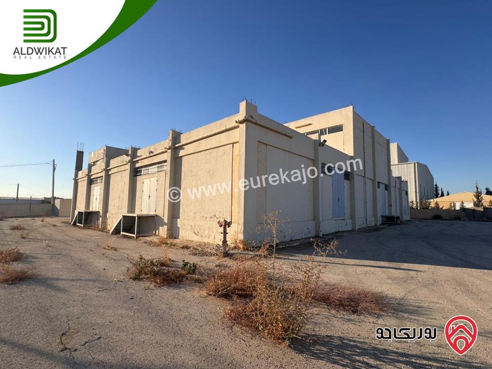ارض صناعي للبيع في عمان - القسطل مساحتها 4 دونم عليها بناء مساحته 1700م بالقرب من مصنع ادوية الحكمه