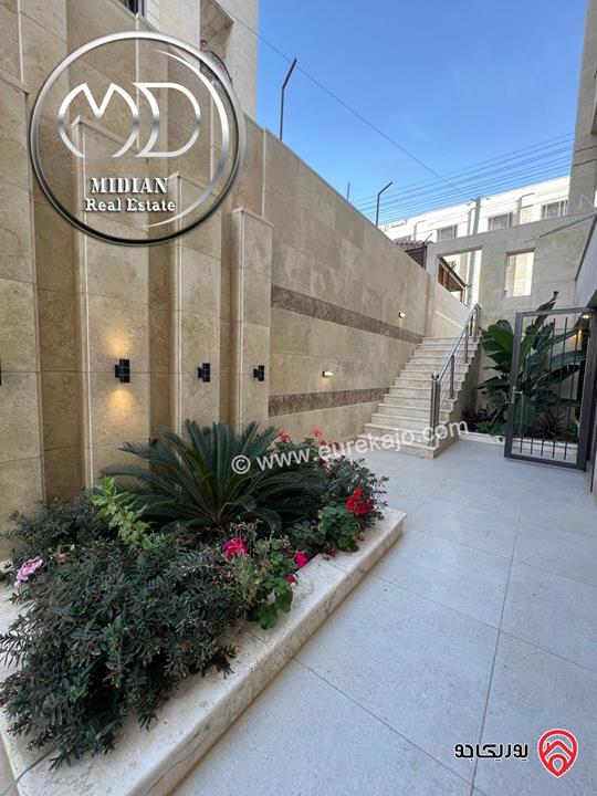 شقق أرضي وشبه أرضي للبيع في عمان - حي الصحابة مساحات 240م مع تراسات و حدائق تشطيبات عصرية فاخرة جديدة لم تسكن