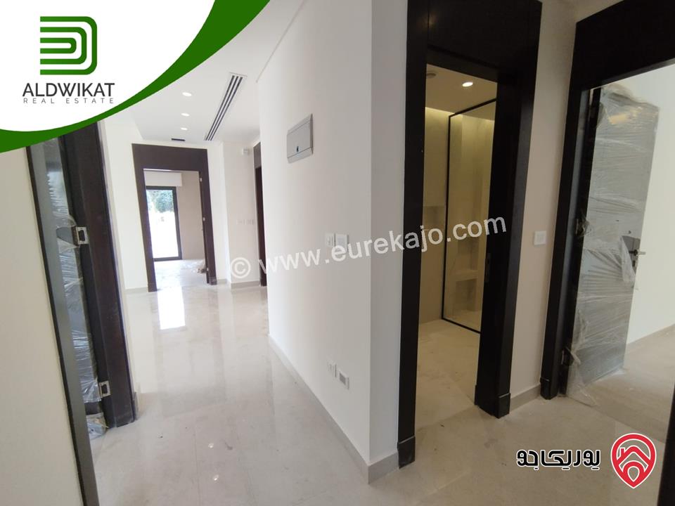 شقة للبيع في عمان - دابوق طابق ارضي مساحة البناء 190م ومساحة الترس 50م