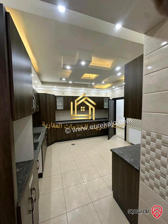 شقة فارغة طابق ثالث مساحة 210م للإيجار في عمان - الصويفية 