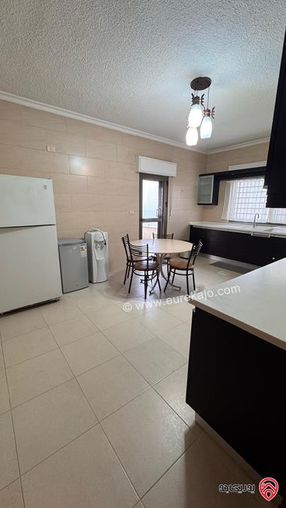 شقة طابق اخير مساحة 187م مع رووف منفصل 48م وترس 110م للبيع في عمان - مرج الحمام