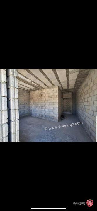 متوفر شقق عدد 7 بمساحات مختلفة وسطح مع اعتلائين طابق ثاني وثالث من أصل 9 شقق في العمارة للبيع في عمان - ناعور