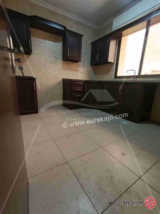 شقة فارغة مساحة 375م طابق ثالث للايجار في عمان - خلدا