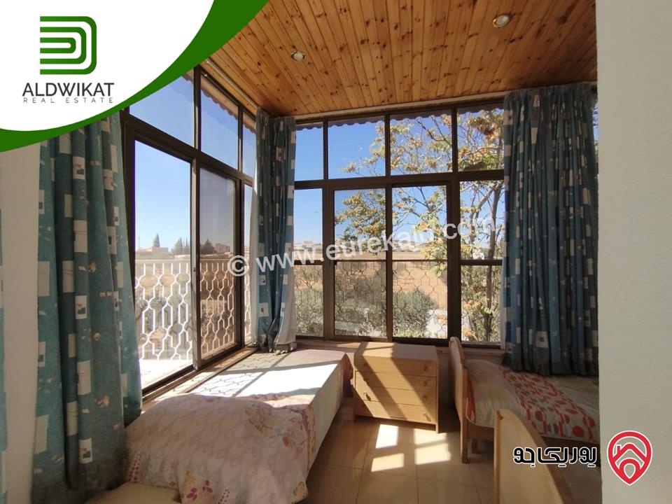 مزرعة  مساحة الارض 5 دونم ومساحة البناء 200م ومساحة الحديقة 4500م ومساحة الترس 200م للبيع في عمان - ام العمد / البركة