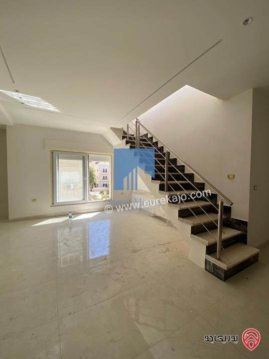 شقة فاخرة للبيع في عمان خلدا - قرب إشارة البنك العربي طابق ثالث 175م مع روف دوبلكس 120م لم تسكن