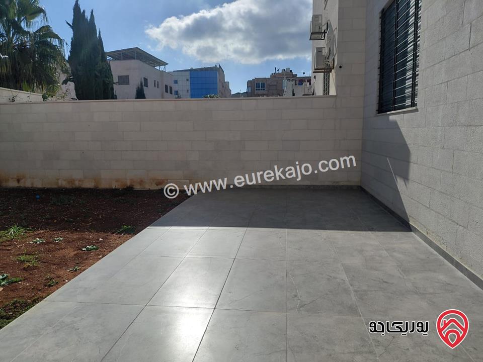 شقة ارضية مساحة 250م داخلي و 230م خارجي للبيع مفروشة في عمان - ام السماق 