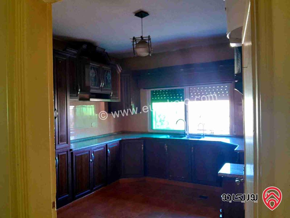 شقة طابق ثاني مساحة 145م للبيع في الزرقاء الجديدة