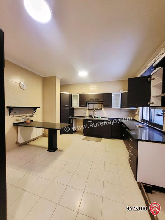 شقة مساحة 235م داخلي و 150م للبيع في عمان - الكرسي