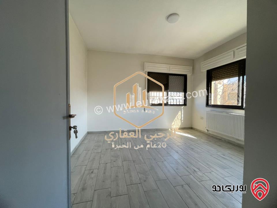 شقة مجددة بالكامل طابق ثالث مساحة 150م للايجار الفارغ في عمان - الشميساني 