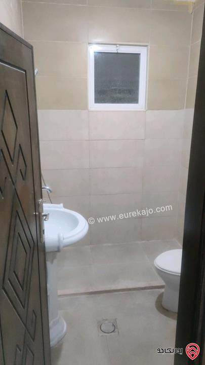 شقة سكنية طابق اول مساحة 100م للايجار في الزرقاء - الوسط التجاري