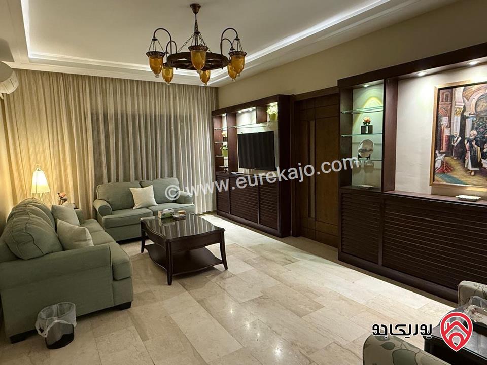 شقة سوبر ديلوكس طابق أخير مع روف مساحة 280م للايجار مفروشة في عمان - أم الكندم